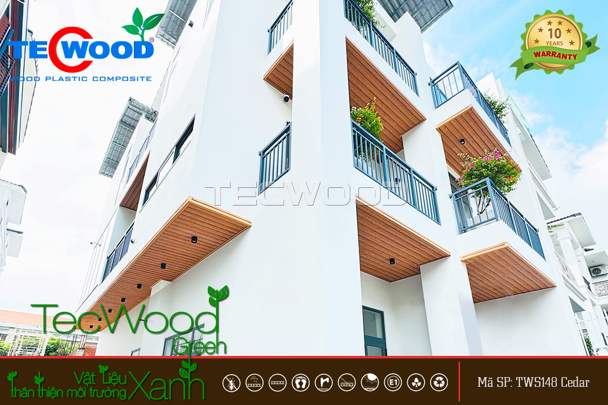 Công trình ốp trần mái hiên bằng tấm ốp gỗ nhựa tại Bình Thạnh 