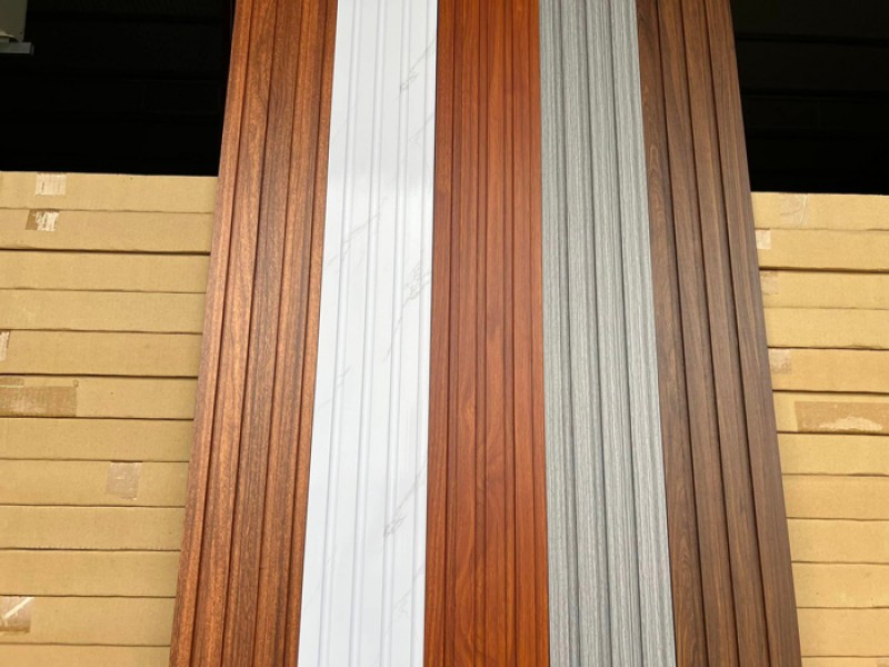 Ốp tường nên chọn loại nào lam gỗ tự nhiên, tấm ốp PVC hay gỗ nhựa