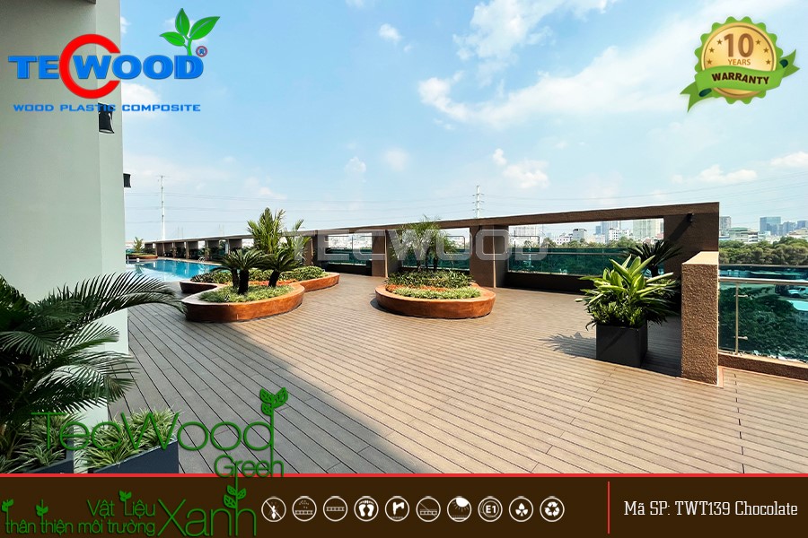 HÌnh ảnh công trình sàn gỗ ngoài trời tại EcoGreen Quận 7