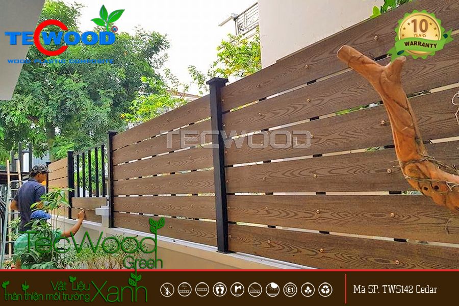 mẫu hàng rào giả gỗ đẹp 1