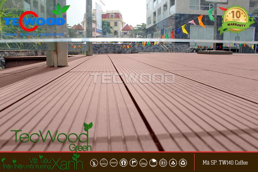 Cận cảnh bề mặt sàn gỗ nhựa lát sân thượng